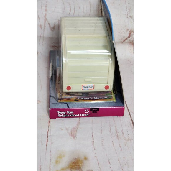 Mint Condition 2006 Vintage The Chevron Cars Hap E. Camper with Hitch & Original - Picture 6 of 12